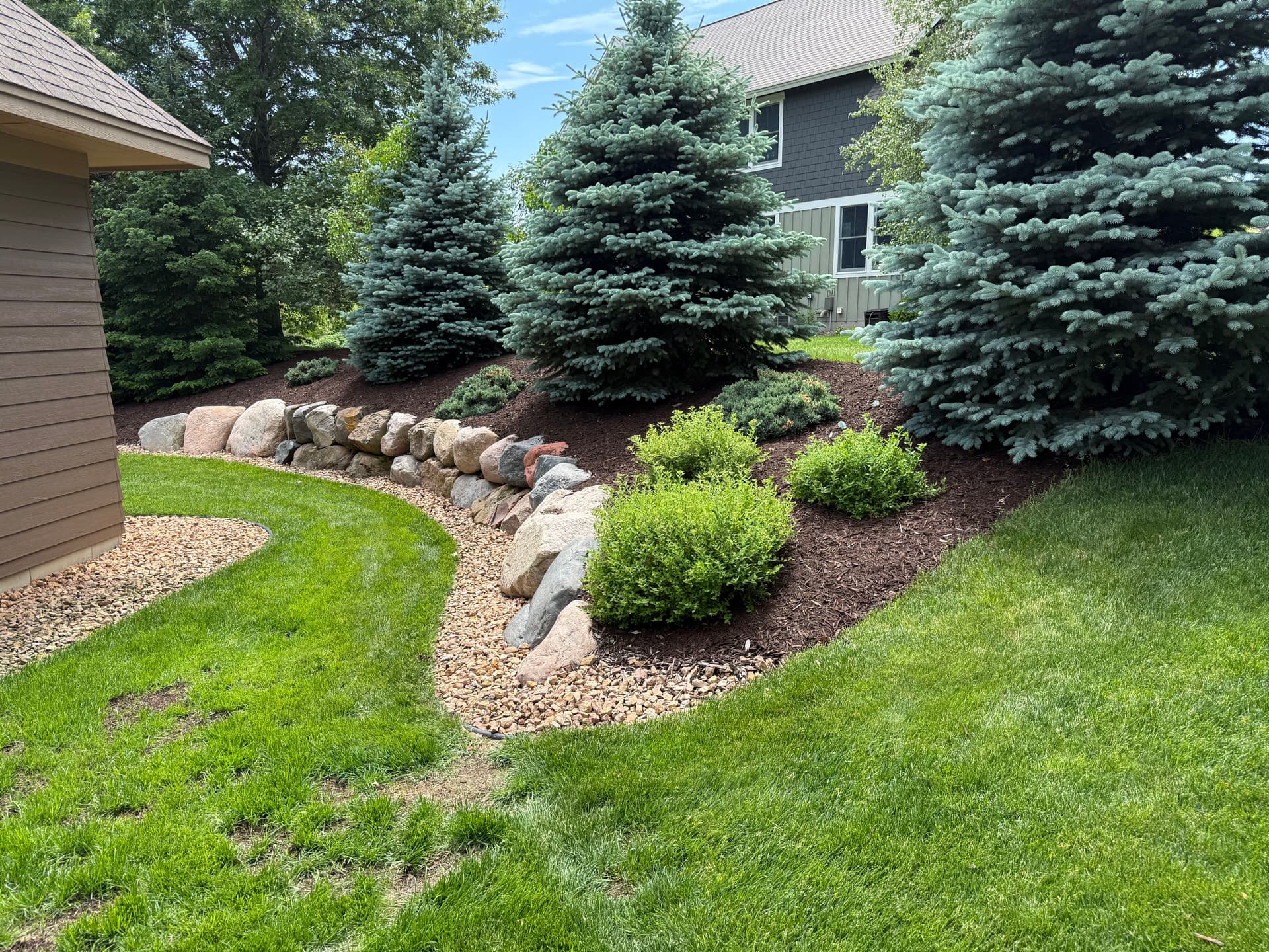 Fresh Walnut Brown Mulch That Actually Makes a Difference image