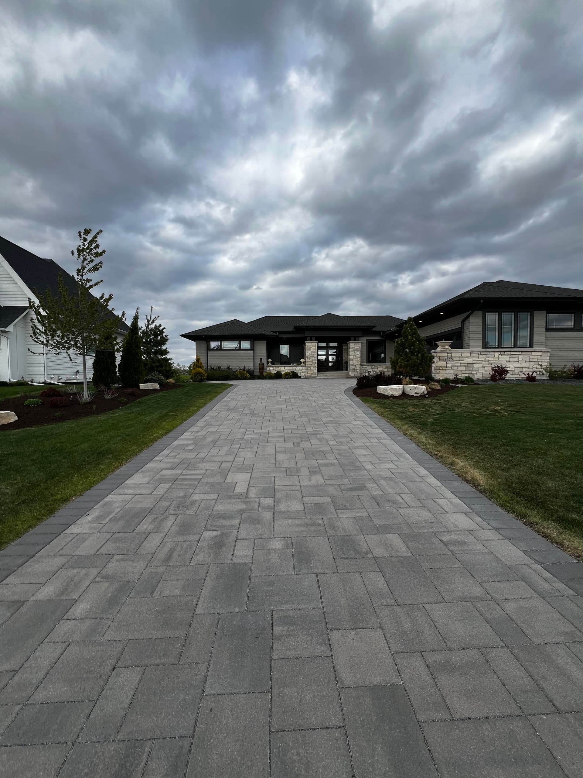 Gallery photos for Full Property Mulch Refresh with Premium Dark Brown and Specialty Finishes: Image #8