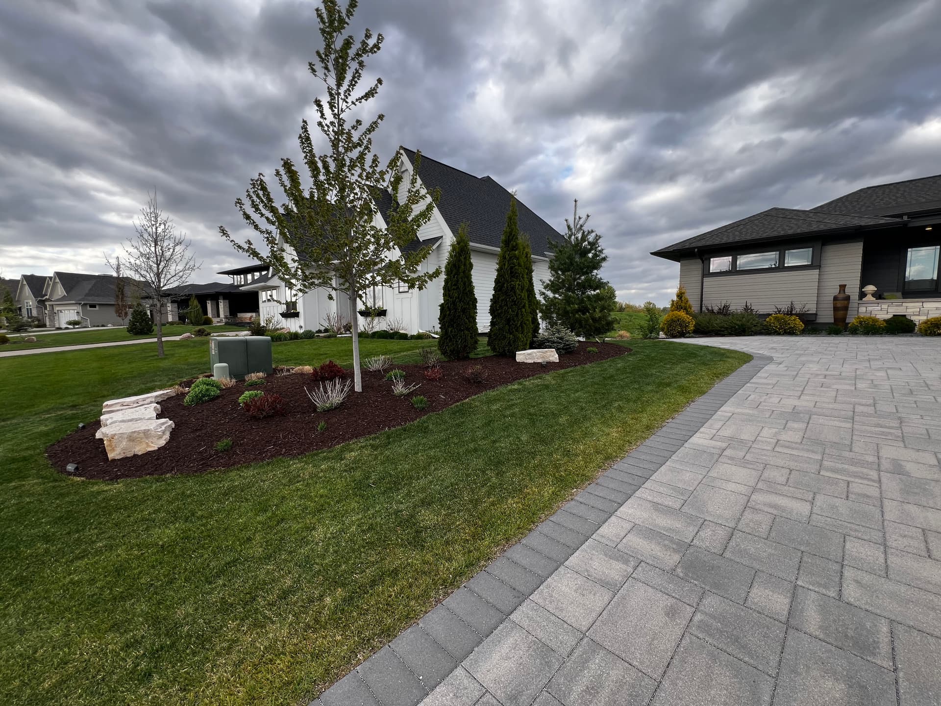 Gallery photos for Full Property Mulch Refresh with Premium Dark Brown and Specialty Finishes: Image #2