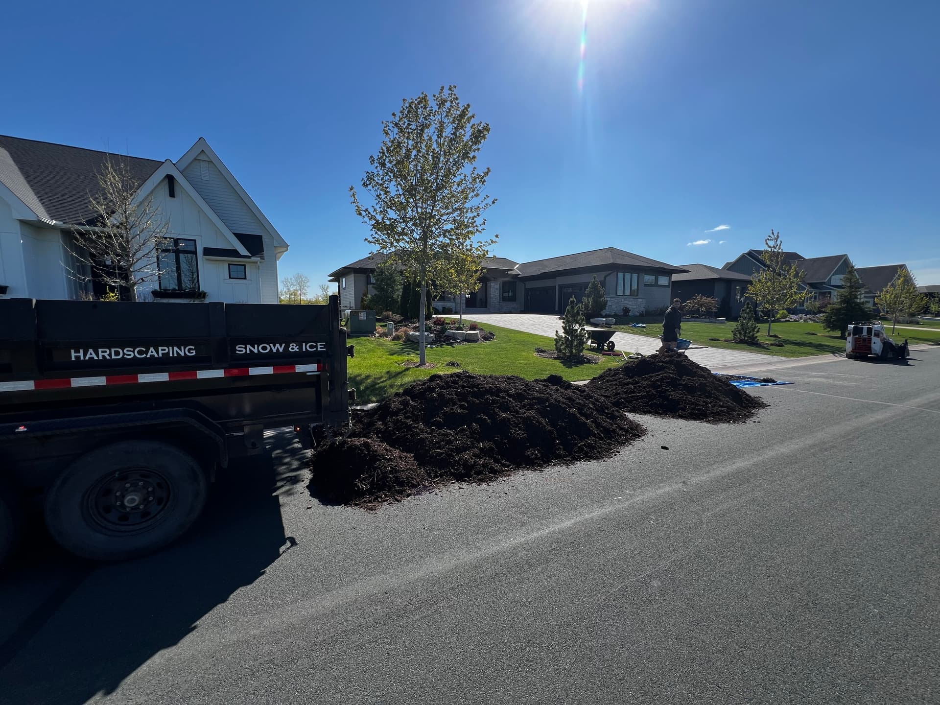 Gallery photos for Full Property Mulch Refresh with Premium Dark Brown and Specialty Finishes: Image #1